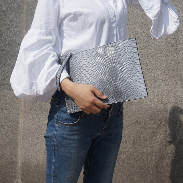 NIGEDU Women Clutch Fashion 3D Python Pattern Envelope Clutches Oversized  Purse Bag Rhinestone Evening Party Handbag
