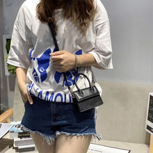 Cargar imagen en el visor de la galería, Mini Small Square Shoulder Bag Crocodile Pattern PU Leather Handbag Postmen Top Candy Color Handle Bags Ladies Fashion Purse
