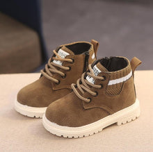 Cargar imagen en el visor de la galería, Children Casual Shoes Autumn Winter Martin Boots Boys Shoes Fashion Leather Soft Antislip Girls Boots 21-30 Sport Running Shoes
