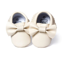 Cargar imagen en el visor de la galería, Handmade Soft Bottom Fashion Tassels Baby Moccasin Newborn Babies Shoes 19-colors PU leather Prewalkers Boots
