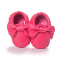 Cargar imagen en el visor de la galería, Handmade Soft Bottom Fashion Tassels Baby Moccasin Newborn Babies Shoes 19-colors PU leather Prewalkers Boots
