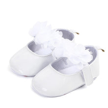 将图片加载到图库查看器，Baby Girl Princess PU Leather Shoes With Flowers Infant Soft Sole First Walkers Spring Summer Bebe Crib Shoes Patent Leather
