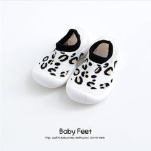 Cargar imagen en el visor de la galería, baby shoes with soft rubber baby girl baby boy floor sock shoes spring summer anti-slip
