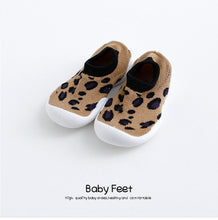 Cargar imagen en el visor de la galería, baby shoes with soft rubber baby girl baby boy floor sock shoes spring summer anti-slip
