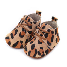 Cargar imagen en el visor de la galería, Genuine Leather Baby shoes Leopard print Baby Girls Soft shoes Horse hair Boys First walkers Lace Baby moccasins
