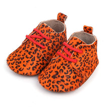 Cargar imagen en el visor de la galería, Genuine Leather Baby shoes Leopard print Baby Girls Soft shoes Horse hair Boys First walkers Lace Baby moccasins
