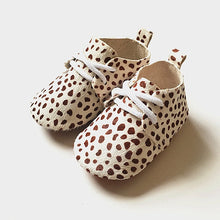 Cargar imagen en el visor de la galería, Genuine Leather Baby shoes Leopard print Baby Girls Soft shoes Horse hair Boys First walkers Lace Baby moccasins
