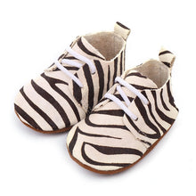 Cargar imagen en el visor de la galería, Genuine Leather Baby shoes Leopard print Baby Girls Soft shoes Horse hair Boys First walkers Lace Baby moccasins
