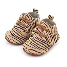 Cargar imagen en el visor de la galería, Genuine Leather Baby shoes Leopard print Baby Girls Soft shoes Horse hair Boys First walkers Lace Baby moccasins
