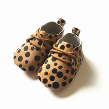 Cargar imagen en el visor de la galería, Genuine Leather Baby shoes Leopard print Baby Girls Soft shoes Horse hair Boys First walkers Lace Baby moccasins
