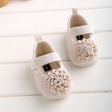 Cargar imagen en el visor de la galería, Candy Colors Newborn Baby Prewalker Soft Bottom Anti-slip Shoes Footwear Classic Princess Girl Crib Mary Jane Big Flower Shoes
