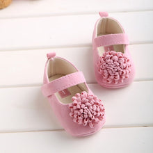 Cargar imagen en el visor de la galería, Candy Colors Newborn Baby Prewalker Soft Bottom Anti-slip Shoes Footwear Classic Princess Girl Crib Mary Jane Big Flower Shoes
