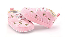 Cargar imagen en el visor de la galería, Baby Girl Shoes White Lace Floral Embroidered Soft Shoes Prewalker Walking Toddler Kids Shoes First Walker free shipping
